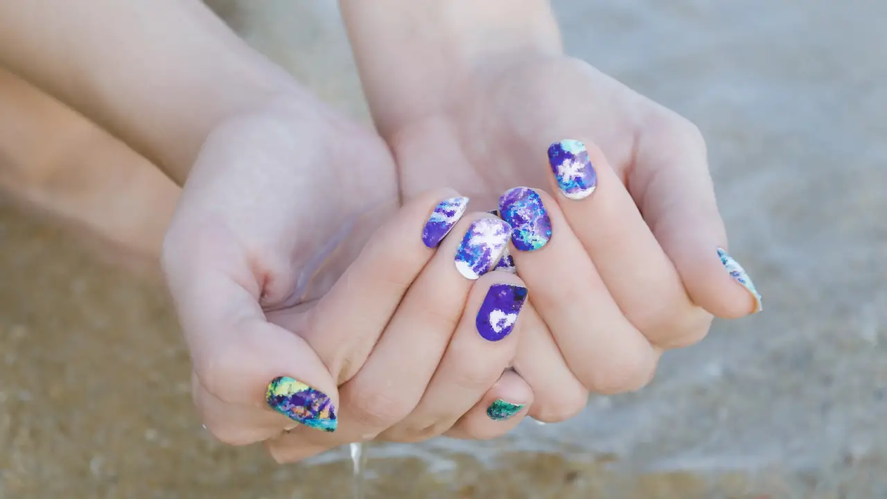 Are Nail Wraps Better Than Polish: Comparing Nail Wraps And Polish