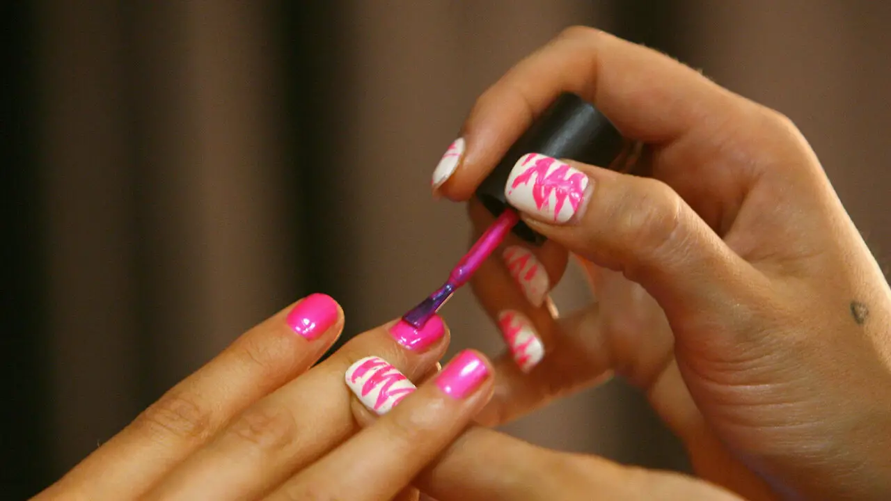 Bubbling: A Common Issue With Nail Wraps