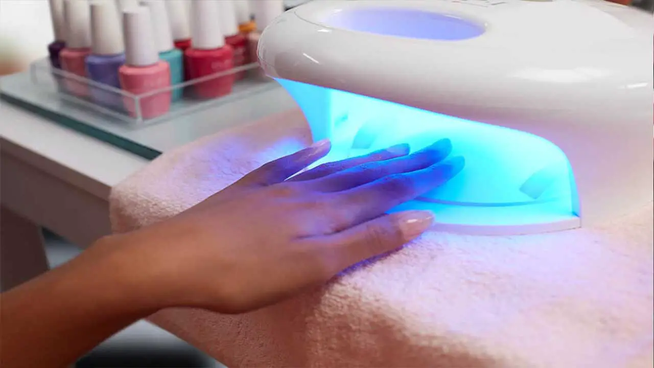 Curing The Shellac Polish With A UV Or LED Lamp