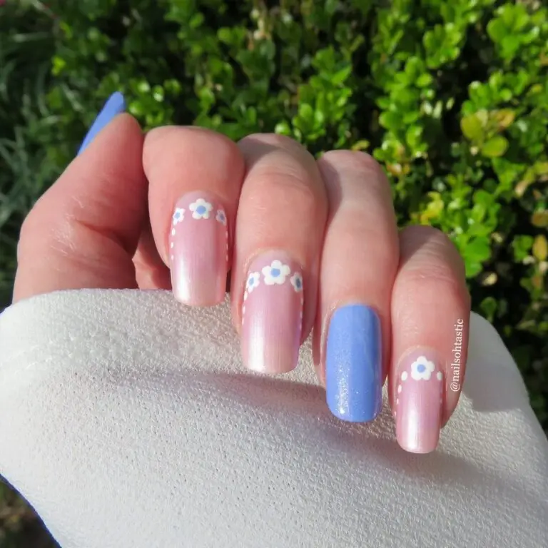 Daisy Spring Blue And Pink Nails