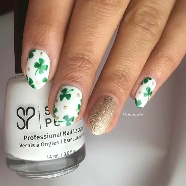 Sparkly Shamrock St Patrick’s Nails