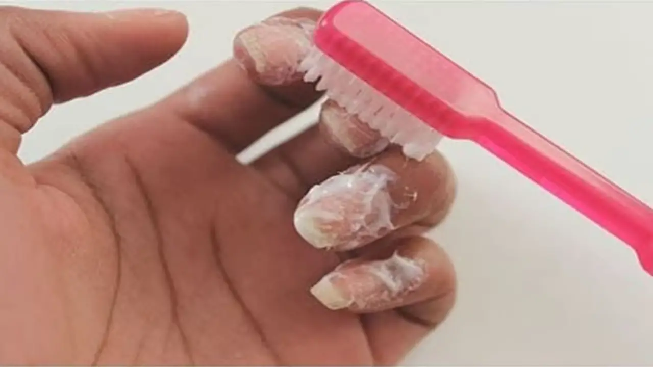 Step-By-Step Procss How To Whiten Nails With Toothpaste