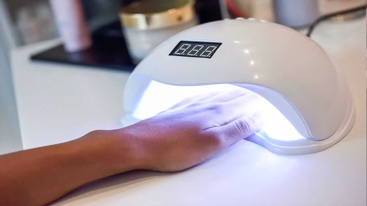 The Benefits Of Using UV Light For Curing Gel Polish