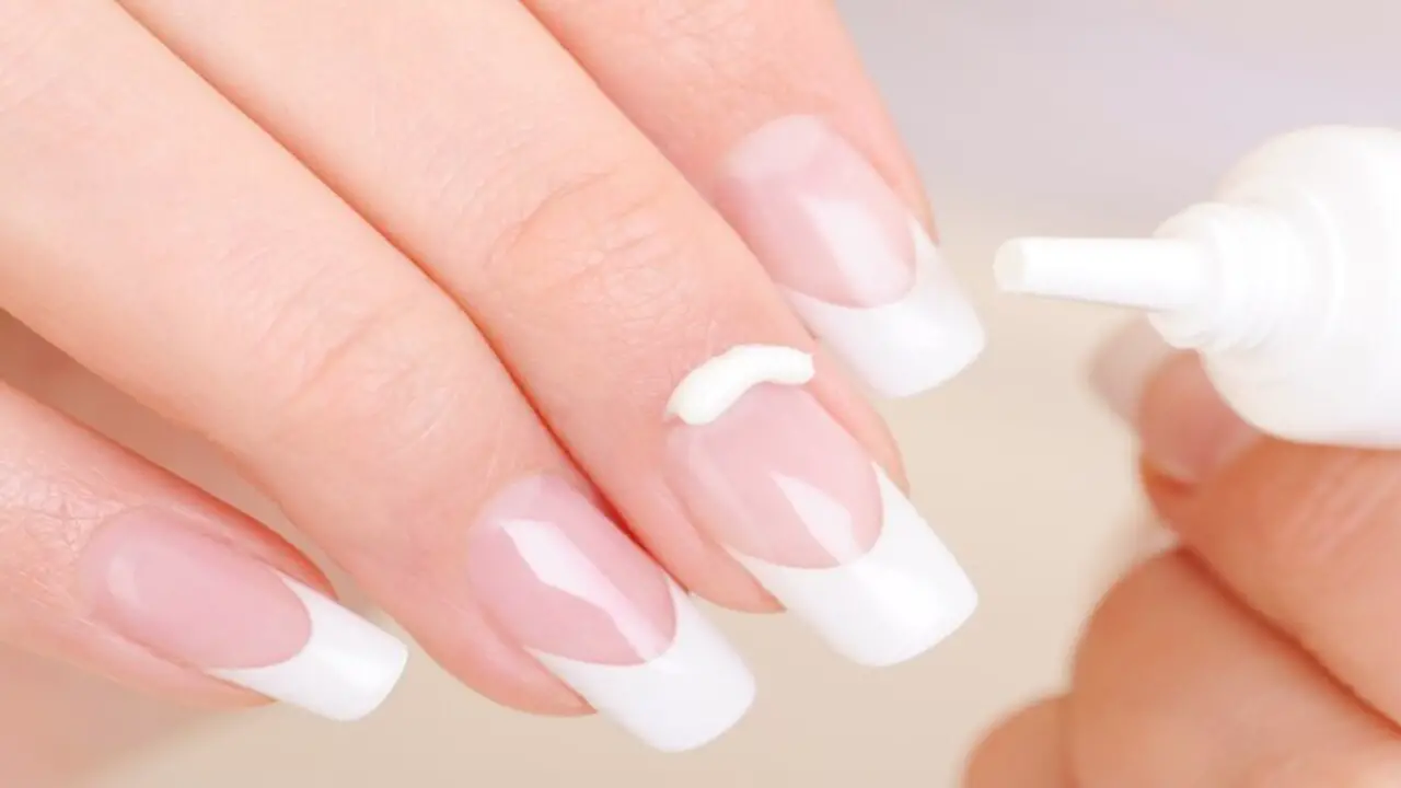 Tips For Applying And Maintaining Your Nails With A Top Coat Or Nail Hardener