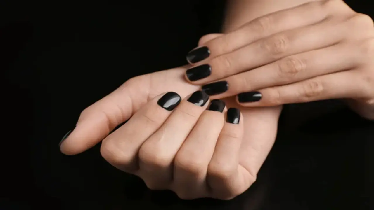 Tips For Maintaining And Prolonging The Wear Of Black Nail Polish