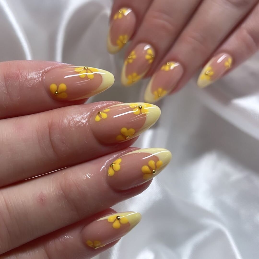 Flower French Tips