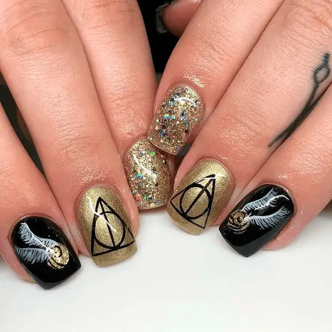 Gold & Black Nails For Harry Potter Fans