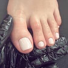 Chic-Toe-Nails-In-Pure-White-Color-8