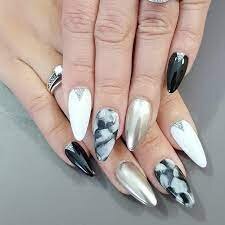 Classic-Black-Almond-Shaped-Nails-Colors-4