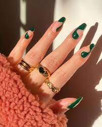 Deep-Emerald-Green-Nail-Colors-For-Fall-4