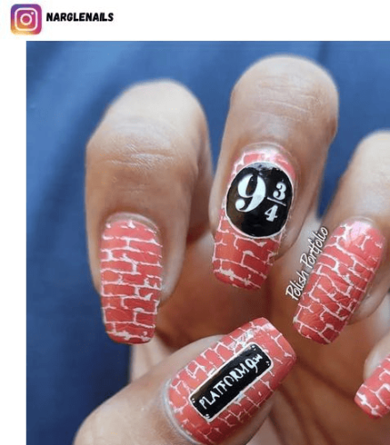 9-¾-Platform-Harry-Potter-Nail-Designs-5