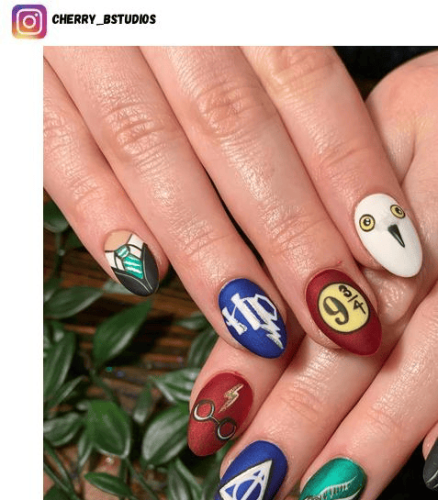 9-¾-Platform-Harry-Potter-Nail-Designs-6