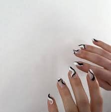 Abstract-Black-and-White-Manicure-4