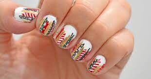 Abstract-Christmas-Nails-4