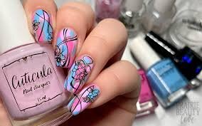 Abstract-Nails-Art-With-Cute-Details-10