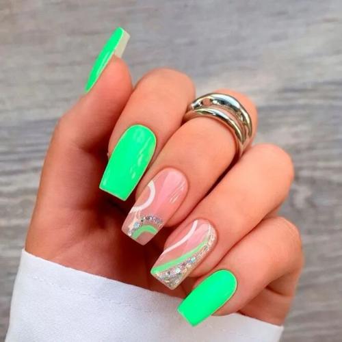 Accent-Nails-With-a-Simple-Design-You-Can-Do-by-Yourself-1