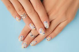 Accent-Nails-With-a-Simple-Design-You-Can-Do-by-Yourself-10