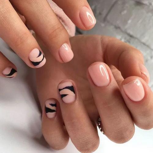 Accent-Nails-With-a-Simple-Design-You-Can-Do-by-Yourself-2