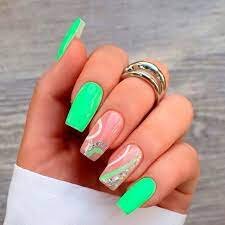 Accent-Nails-With-a-Simple-Design-You-Can-Do-by-Yourself-3