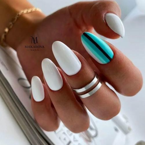 Accent-Nails-–-Use-Another-Color-to-Accentuate-the-Ring-Finger-2