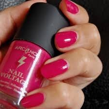 Adorned-Design-For-Short-Classy-Nails-10