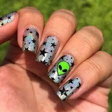 Alien-Long-Nail-Art-2