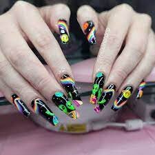 Alien-Long-Nail-Art-3