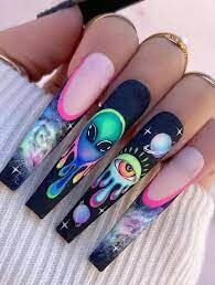 Alien-Long-Nail-Art-4