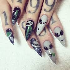 Alien-Long-Nail-Art-5