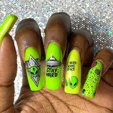 Alien-Long-Nail-Art-6