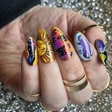 Alien-Long-Nail-Art-7