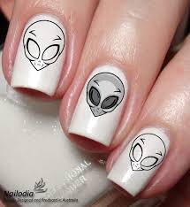 Alien-Long-Nail-Art-8