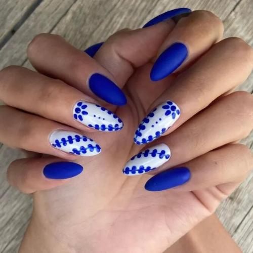 Almond-Nails-Matte-Accent-1