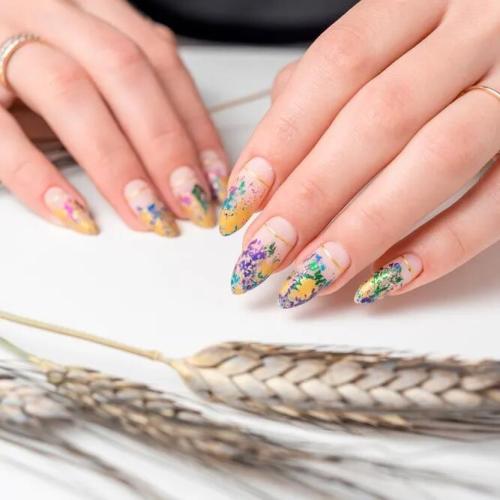 Almond-Nails-Matte-Accent-3