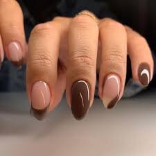 Almond-Shaped-Nails-With-Two-Mix-Colors-10