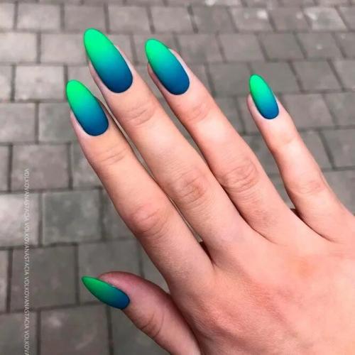 Almond-Shaped-Nails-With-Two-Mix-Colors-2