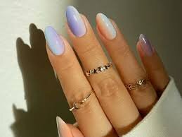 Almond-Shaped-Nails-With-Two-Mix-Colors-8