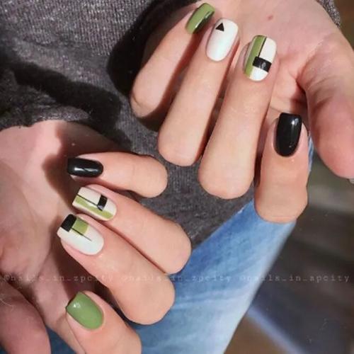 Always-Popular-–-Geometric-Nails-1