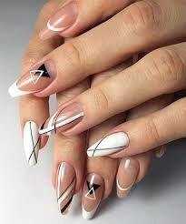 Amazing-Geometric-Pattern-for-Classy-Nails-10