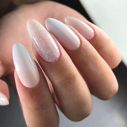 Amazing-Nude-Almond-Nails-3