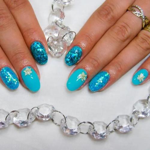 Aqua-Nails-with-Sparkly-Glitter-Accents-1