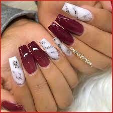 Beige-Coffin-Nails-With-A-Marble-Effect-3