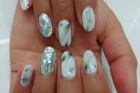 Beige-Coffin-Nails-With-A-Marble-Effect-5