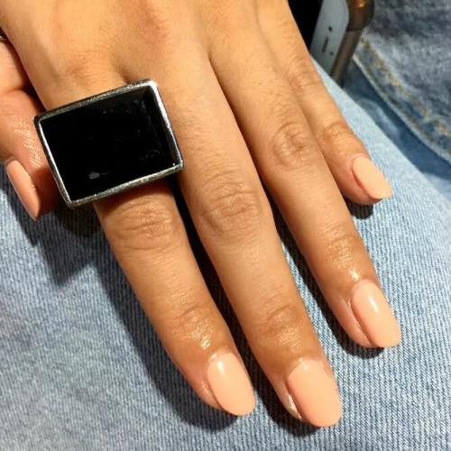 Best-Nude-Color-Nails-For-Your-Skin-Tone-4