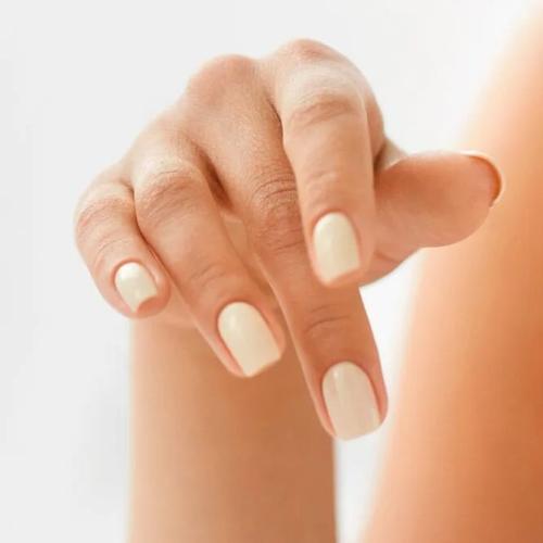 Best-Nude-Color-Nails-For-Your-Skin-Tone-5