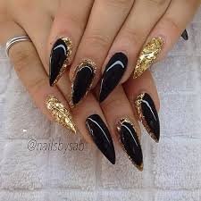 Black-And-Gold-Long-Nail-Art-10