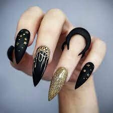 Black-And-Gold-Long-Nail-Art-2