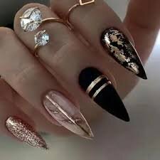 Black-And-Gold-Long-Nail-Art-8