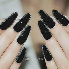 Black-And-Silver-Outline-Nails-3