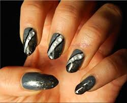 Black-And-Silver-Outline-Nails-6